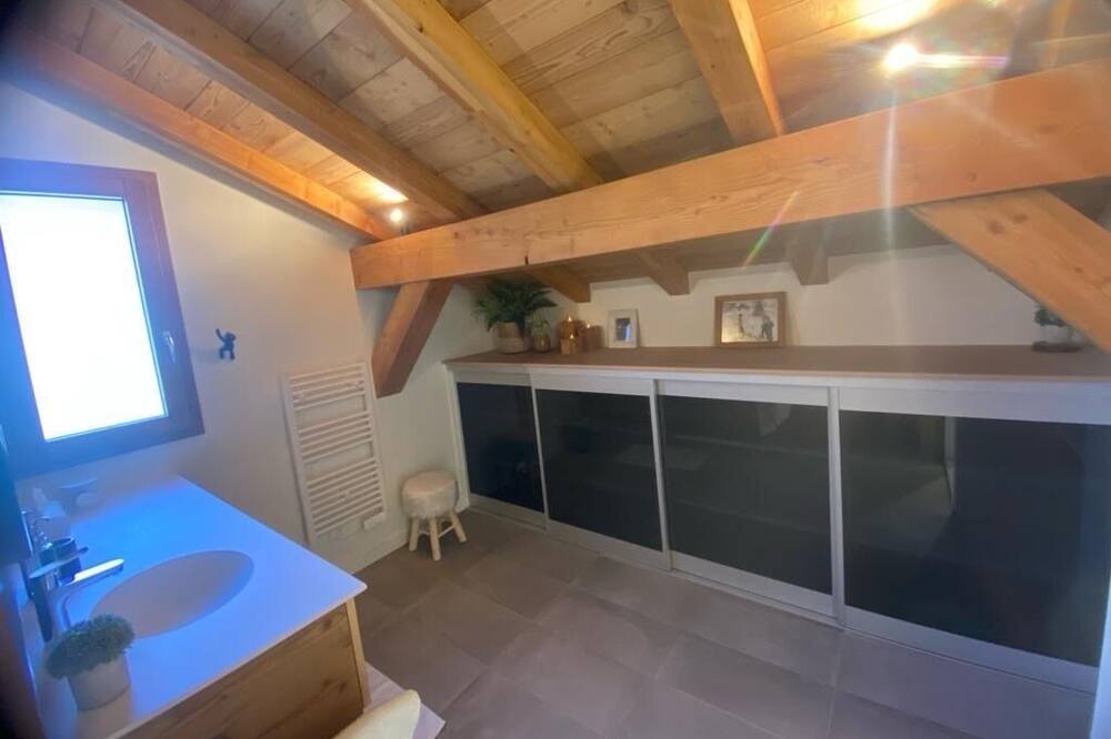 Photo of Bathroom in Thyez