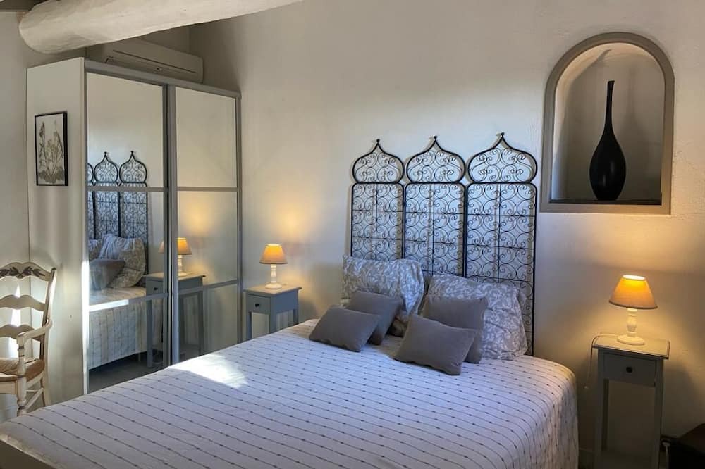 Photo of Bedroom in Saint-Chamas