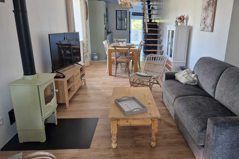 Photo of Livingroom in Ceyzerieu