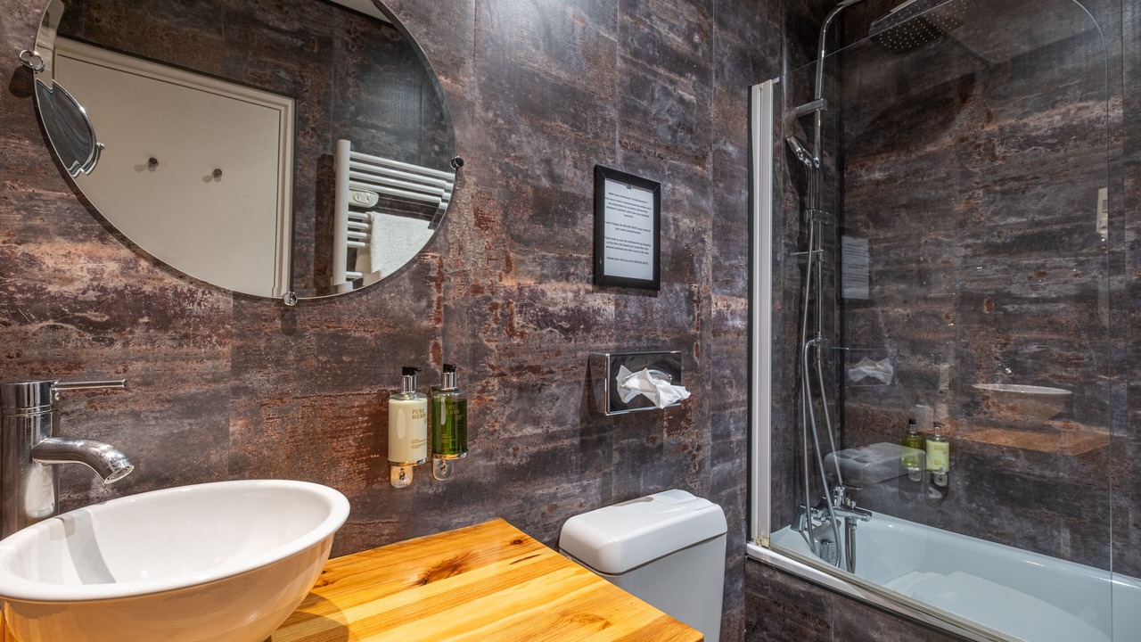 Photo of Bathroom in Oyonnax