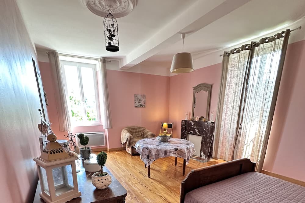 Photo of Bedroom in Asson
