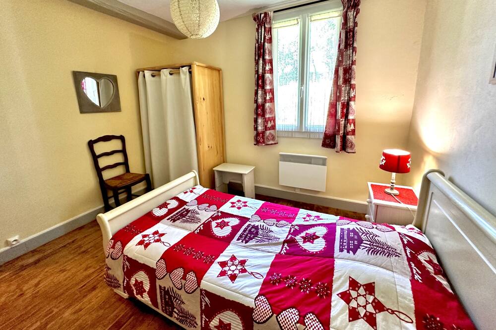Photo of Bedroom in Asson