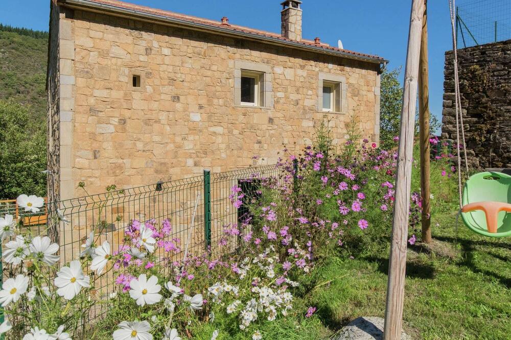Photo of Outdoor in Montclar