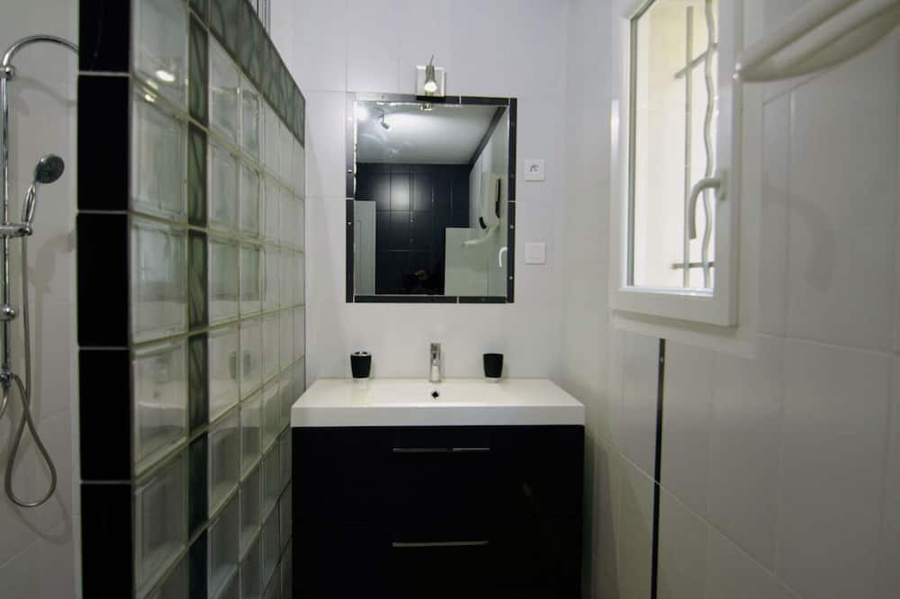 Photo of Bathroom in Ledenon