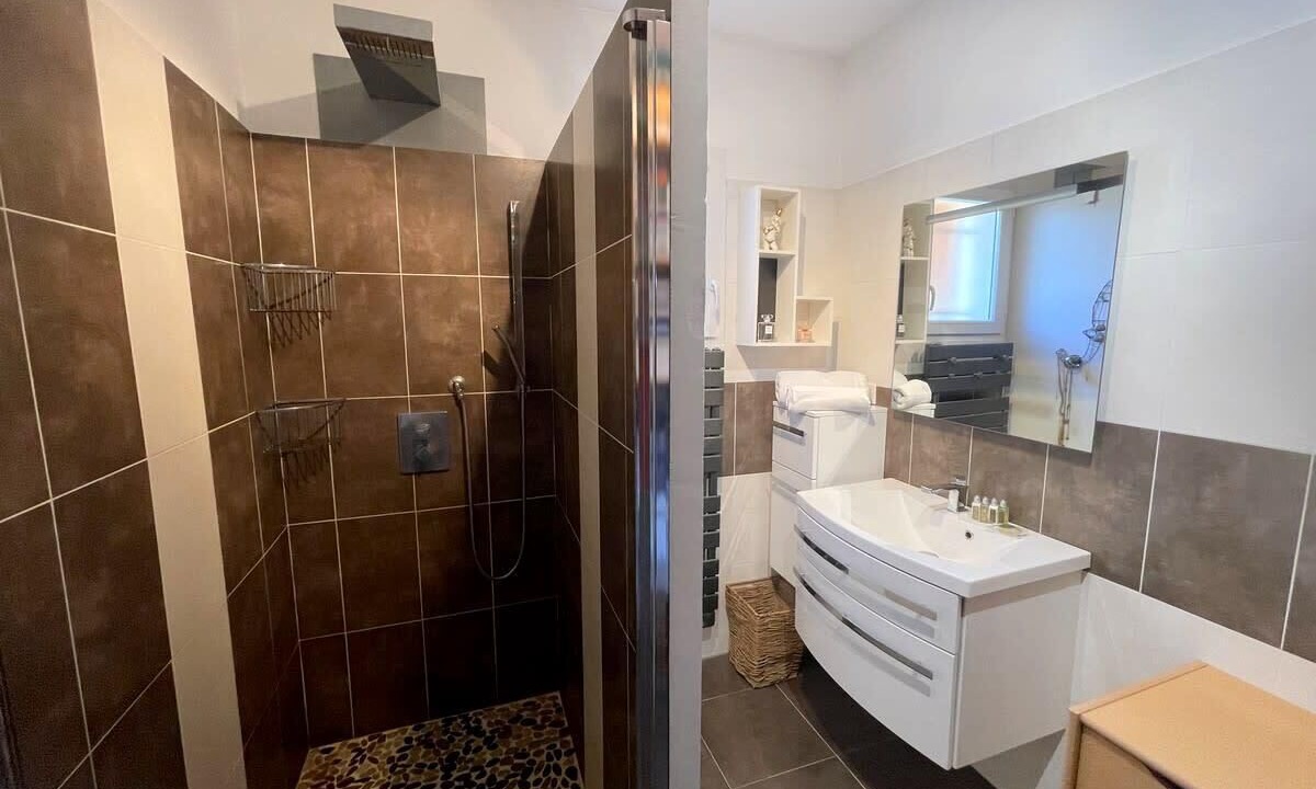 Photo of Bathroom in Lambesc