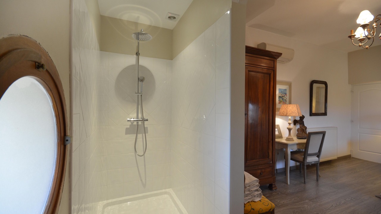 Photo of Bathroom in Entraigues-sur-la-Sorgue