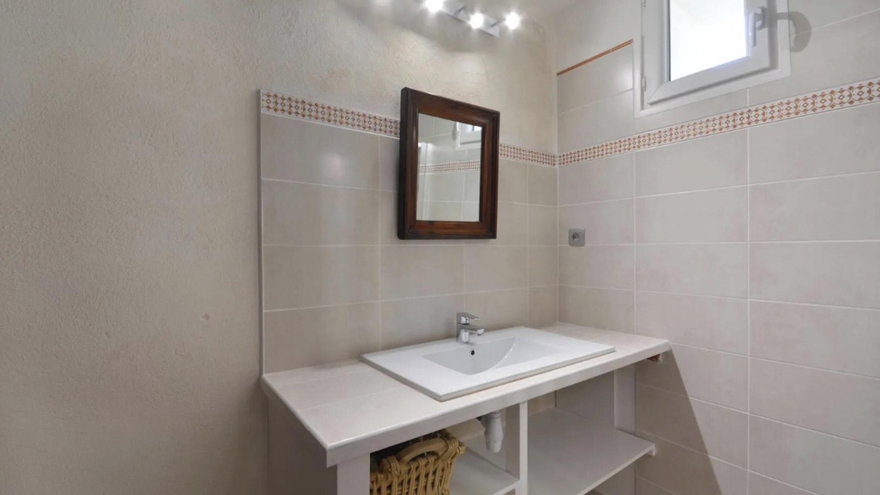 Photo of Bathroom in Arles