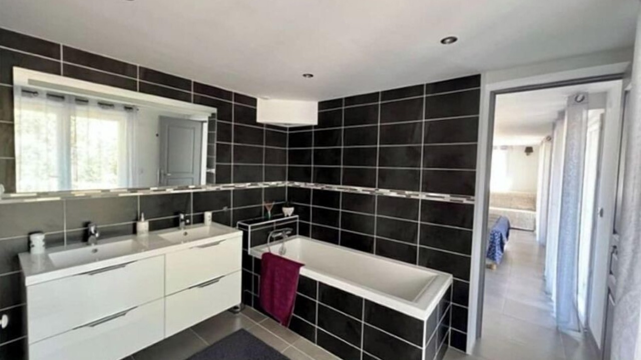 Photo of Bathroom in Quartier des Espesses
