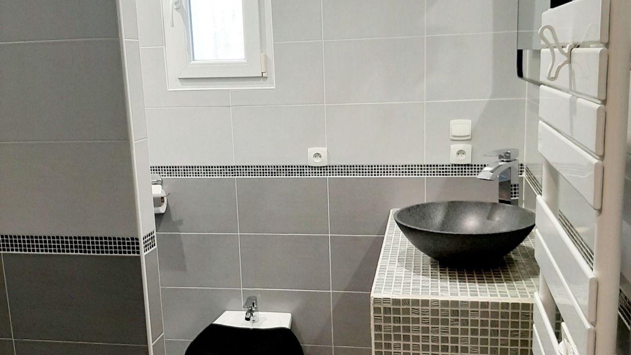 Photo of Bathroom in Boucoiran-et-Nozieres