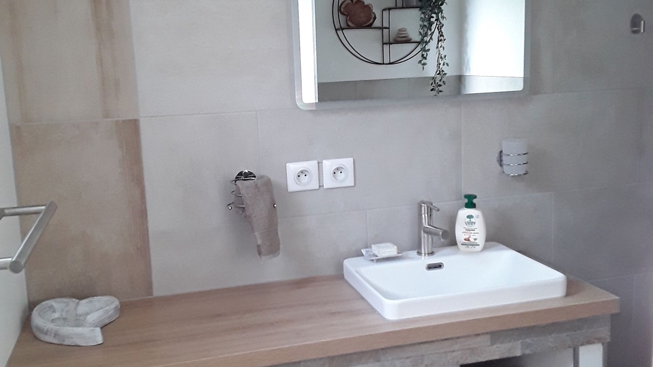 Photo of Bathroom in Saint-Martin-de-Londres