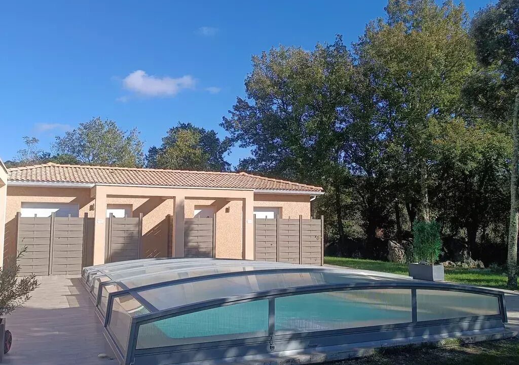 Photo of Outdoor in Saint-Martin-de-Londres