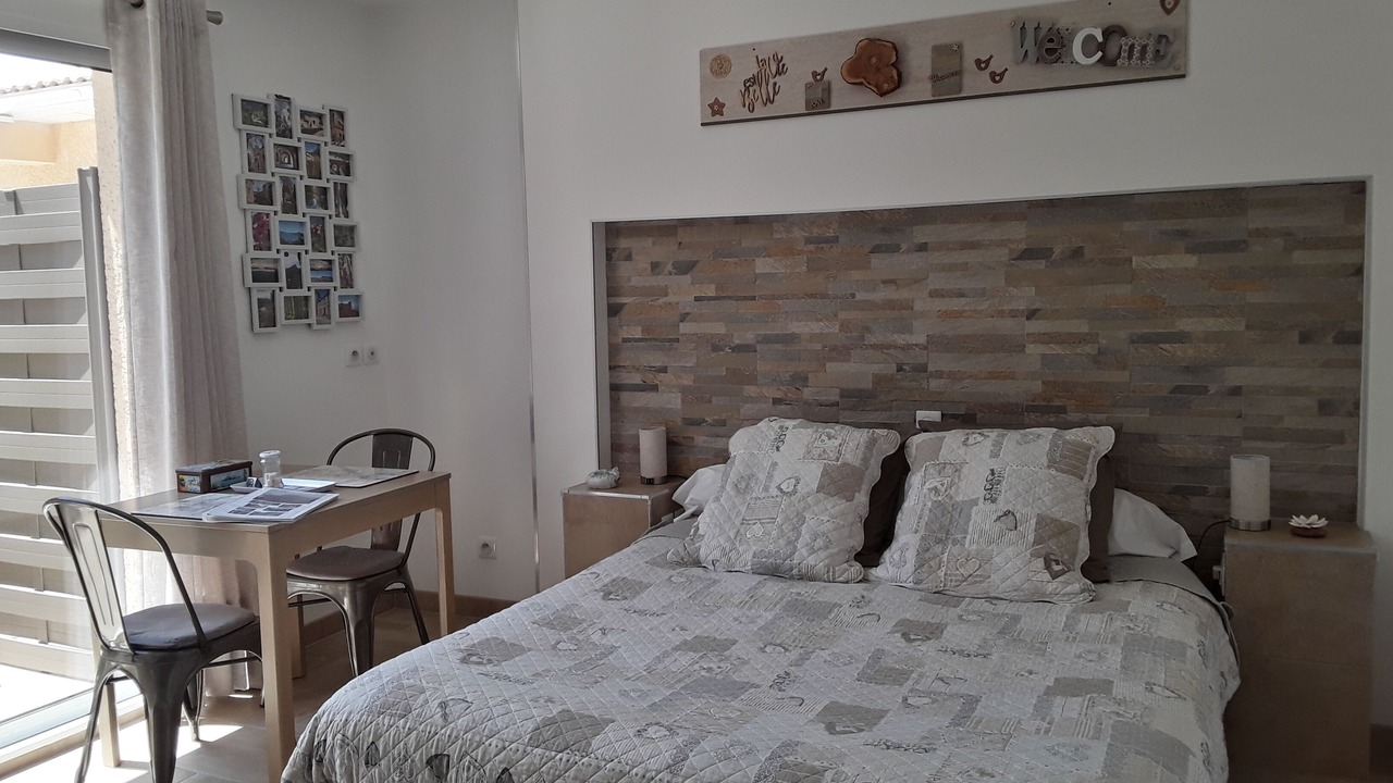 Photo of Bedroom in Saint-Martin-de-Londres