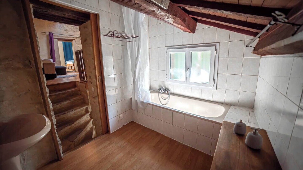 Photo of Bathroom in Collias
