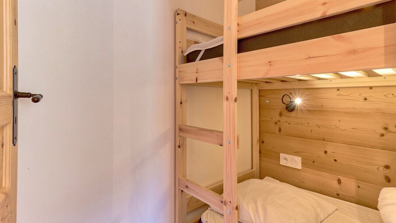 Photo of Bedroom in Genos