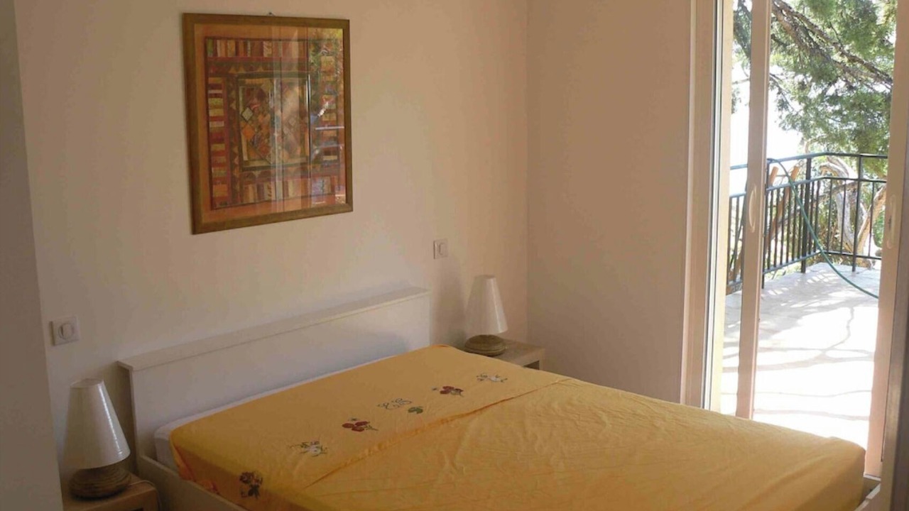 Photo of Bedroom in Ensues-la-Redonne