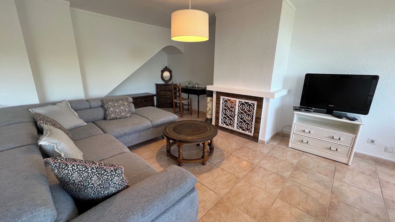 Photo of Livingroom in Roses Town Center