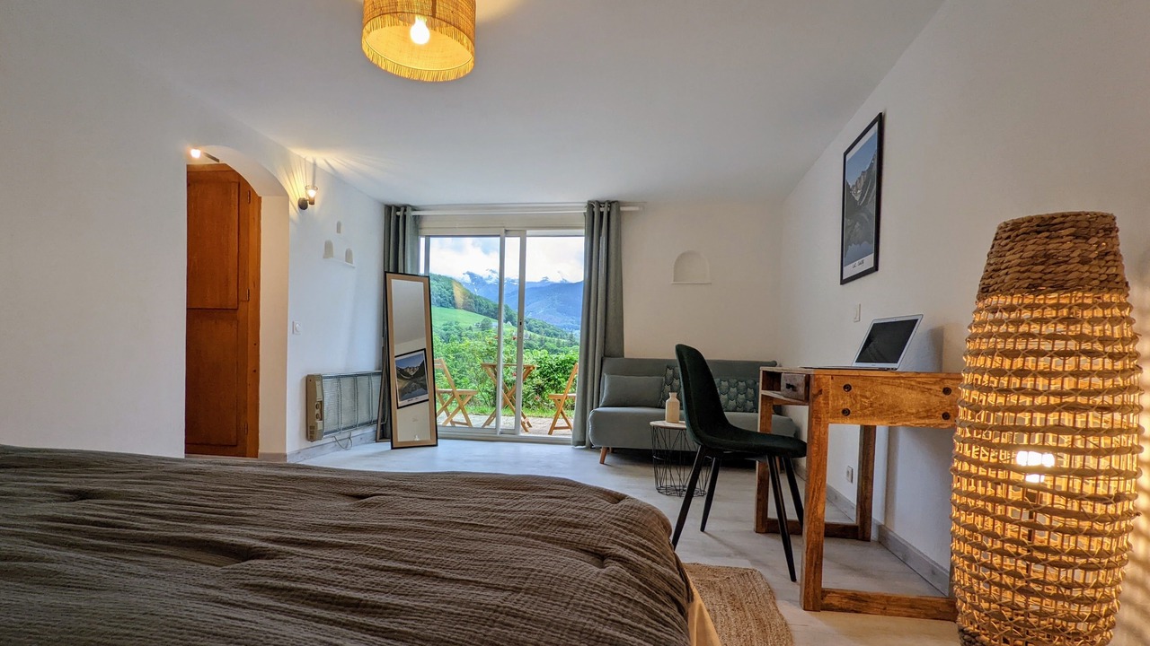 Photo of Bedroom in Campan