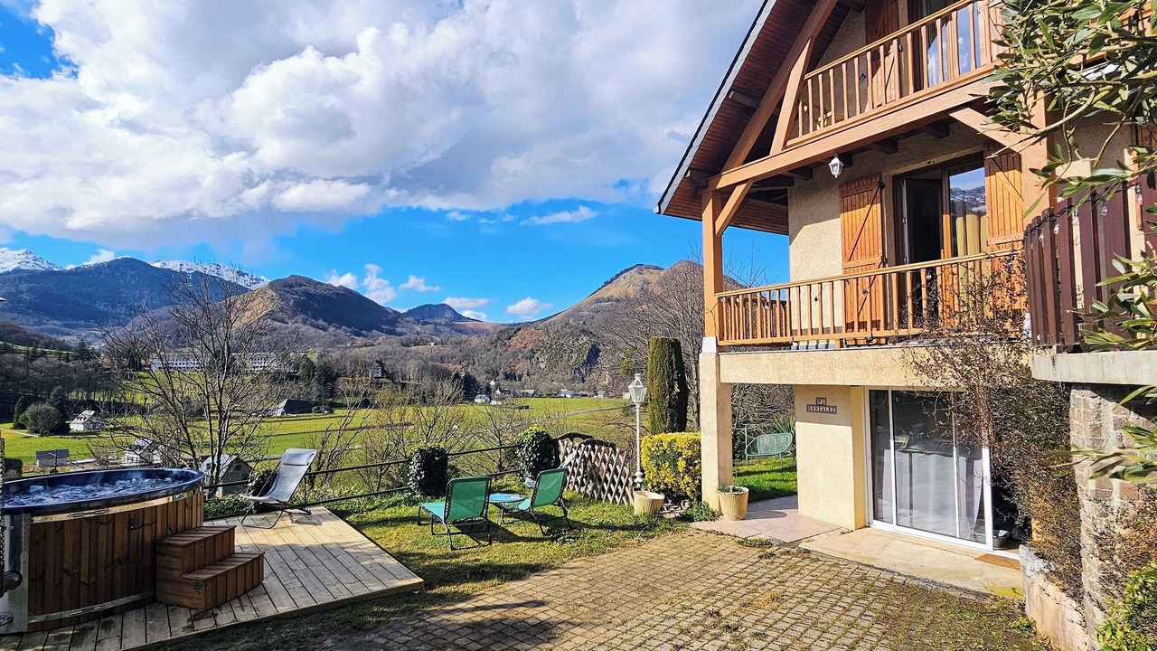 Photo of Outdoor in Campan
