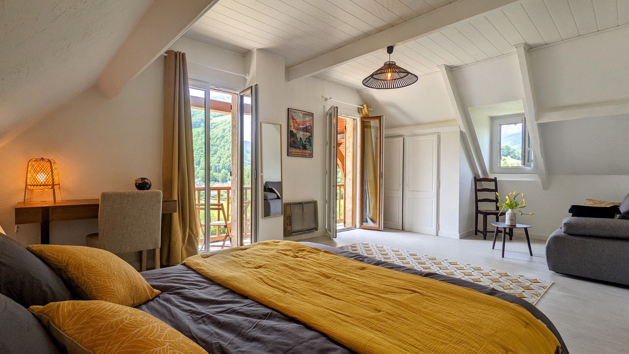 Photo of Bedroom in Campan