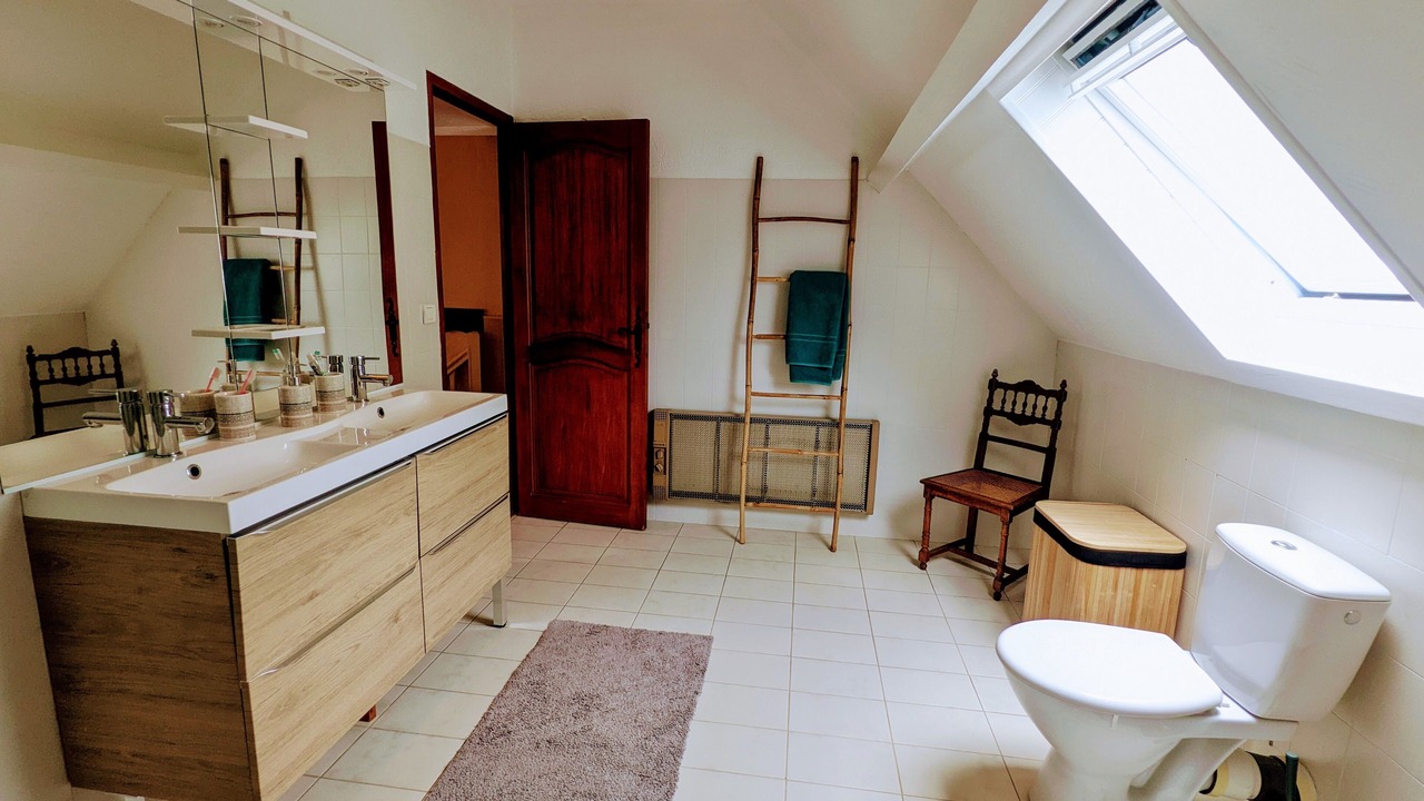 Photo of Bathroom in Campan