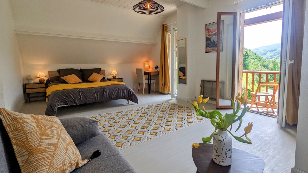Photo of Bedroom in Campan