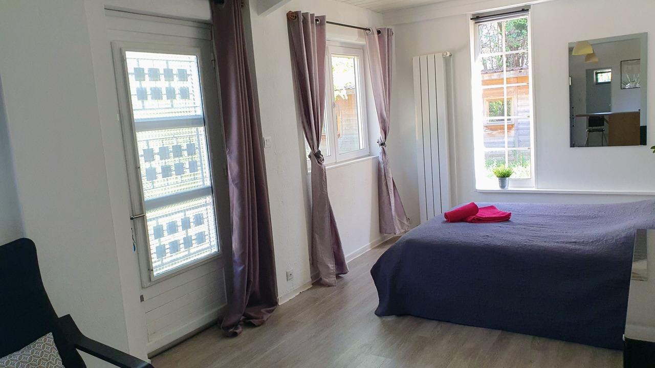 Photo of Bedroom in Decines-Charpieu