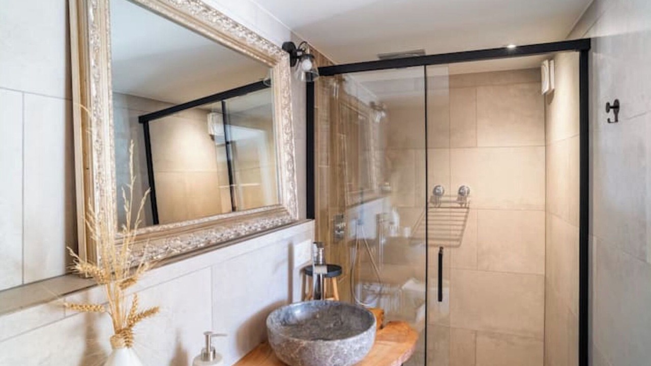 Photo of Bathroom in Echenevex