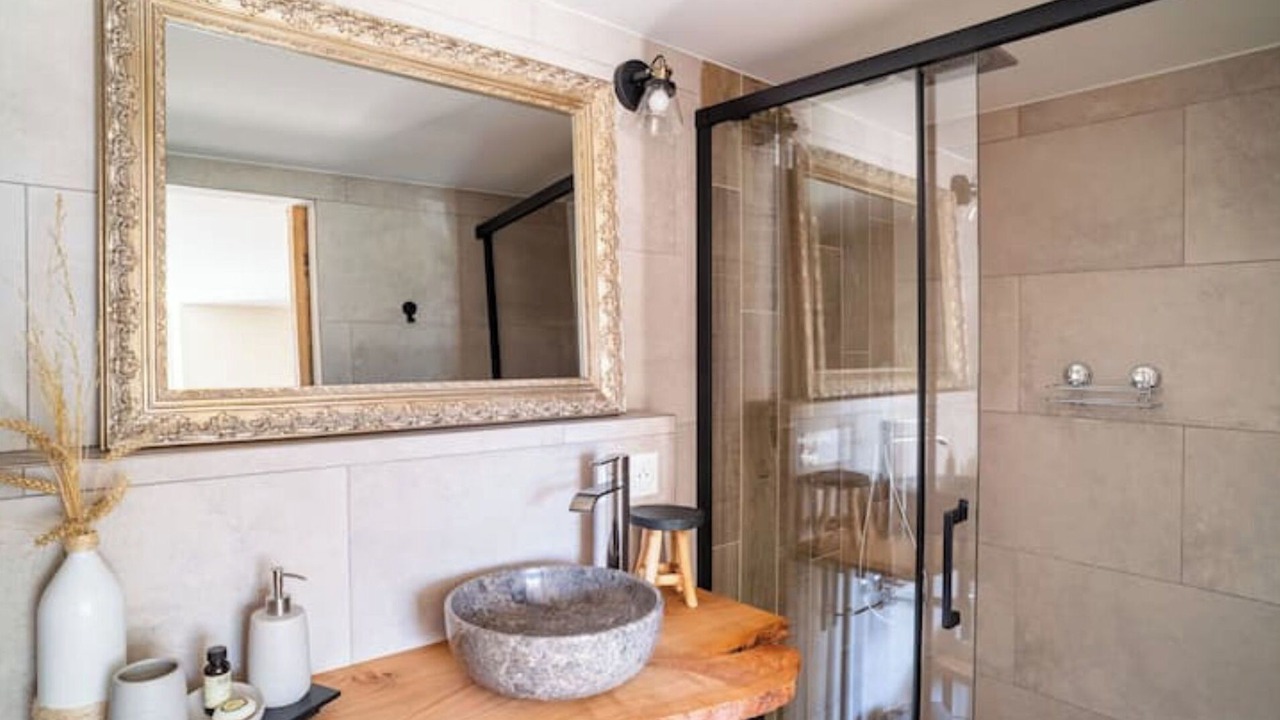 Photo of Bathroom in Echenevex