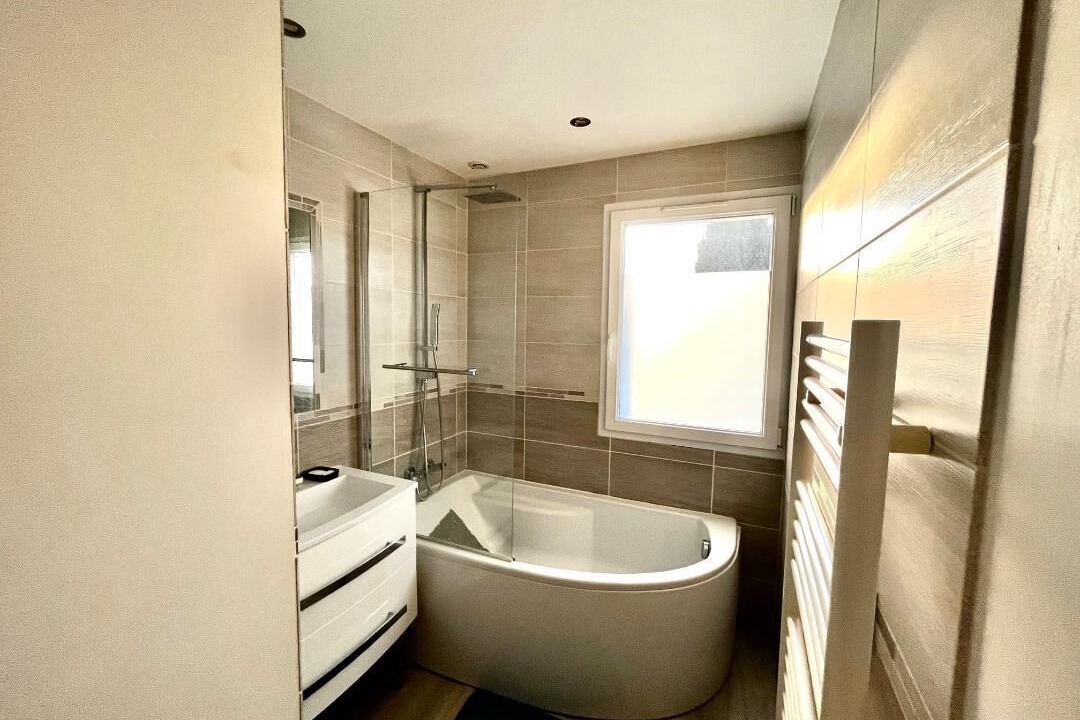 Photo of Bathroom in Saint-Chamas