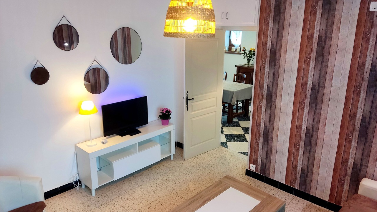 Photo of Livingroom in Saint Alban Auriolles