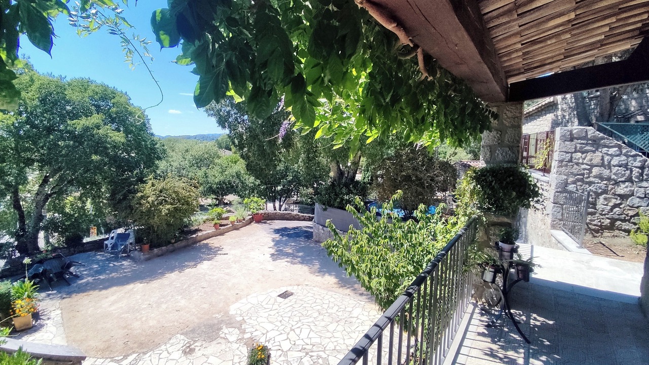 Photo of Patio Balcony in Saint Alban Auriolles