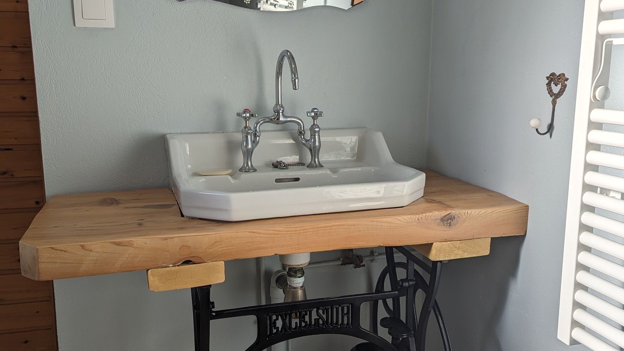 Photo of Bathroom in Hotonnes