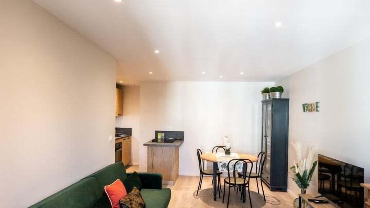 Photo of Livingroom in Charpennes - Charmettes