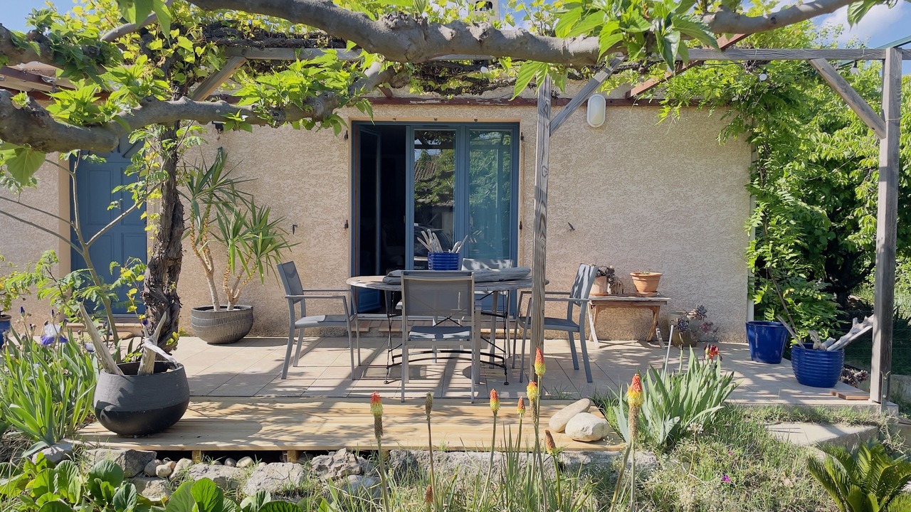 Photo of Outdoor in Comps