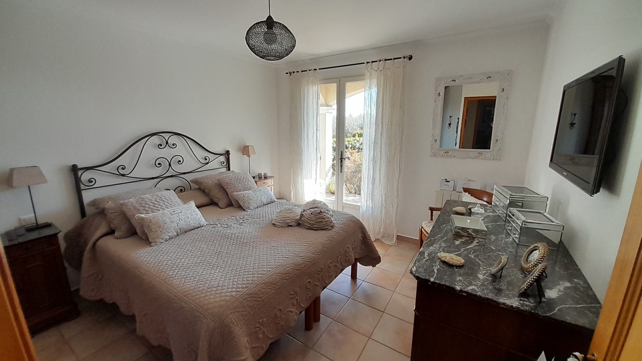 Photo of Bedroom in Ledenon