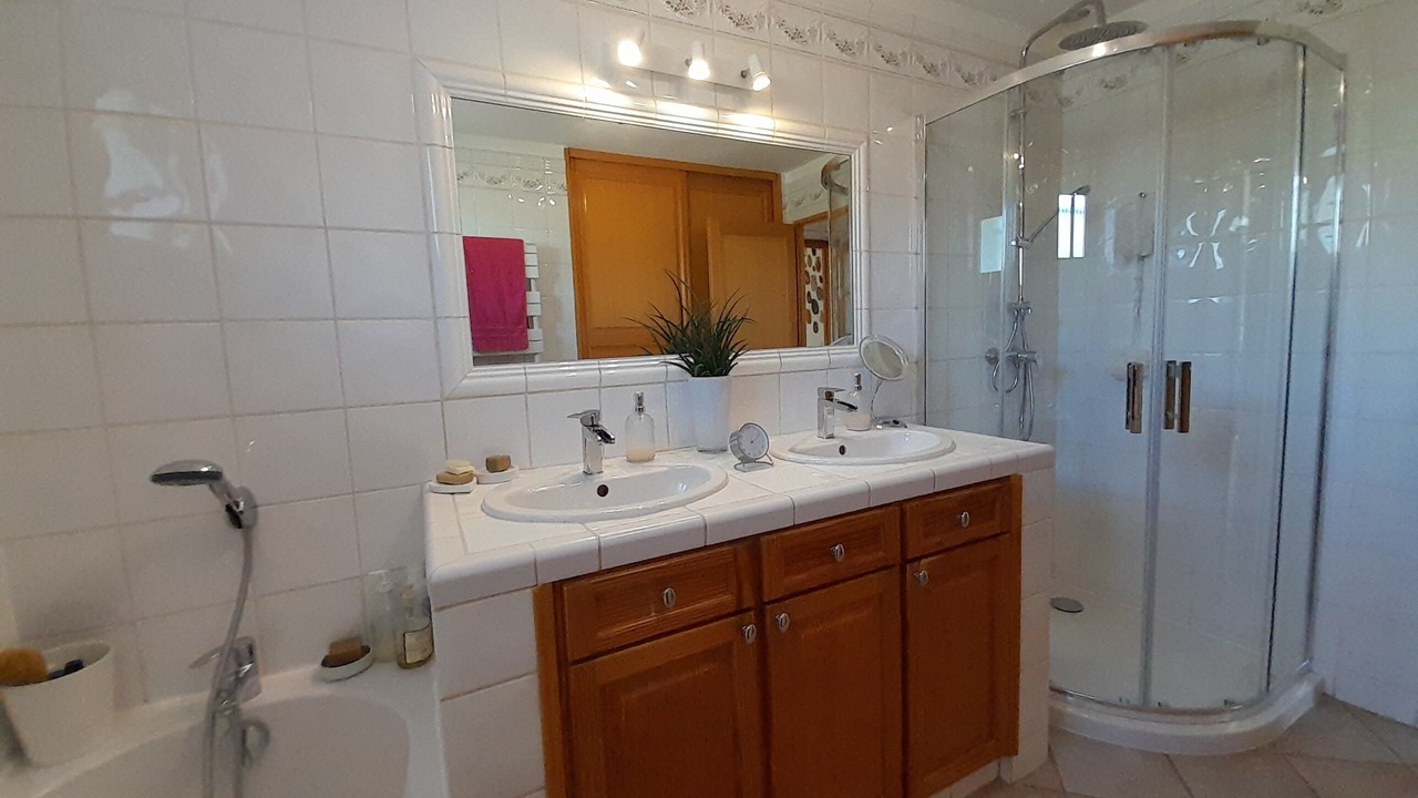 Photo of Bathroom in Ledenon