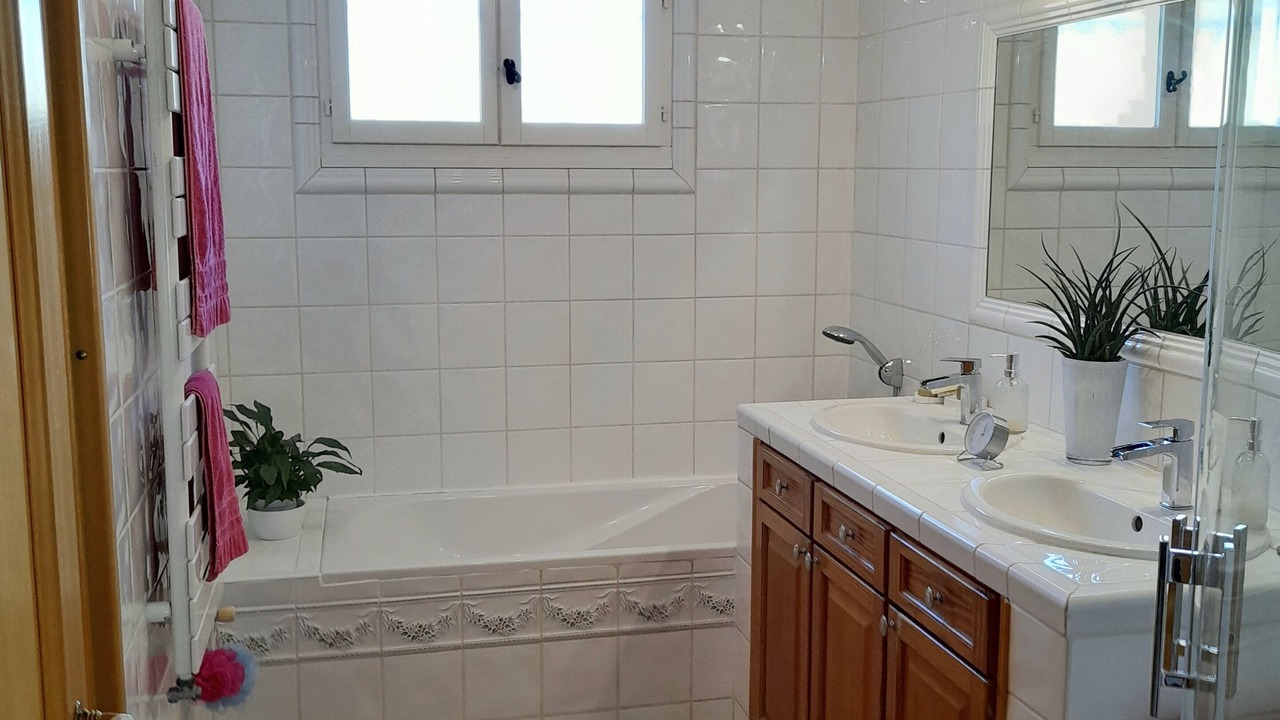 Photo of Bathroom in Ledenon