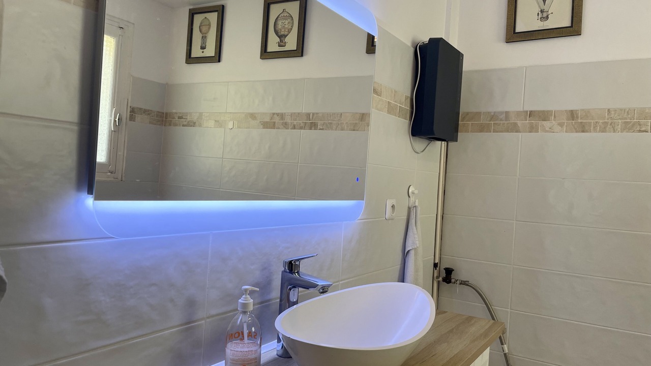 Photo of Bathroom in Ensues-la-Redonne
