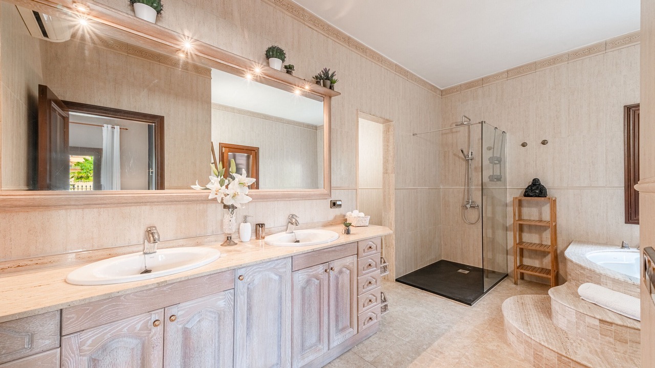 Photo of Bathroom in Crestatx