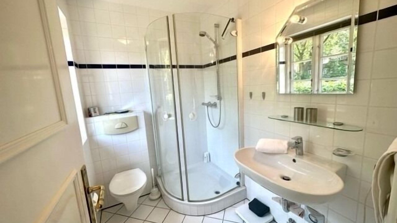 Photo of Bathroom in Alkersum