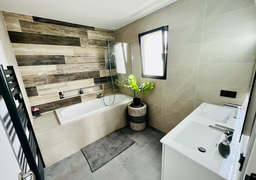 Photo of Bathroom in Saint-Gely-du-Fesc