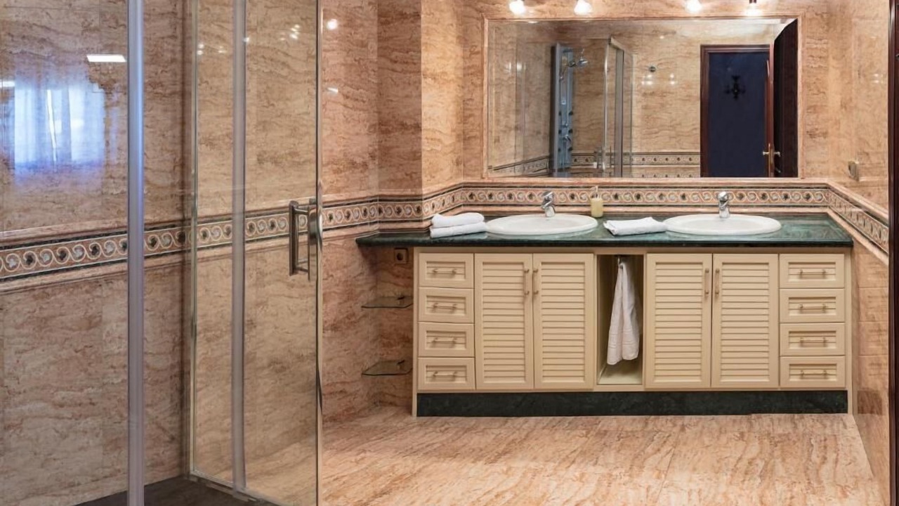 Photo of Bathroom in La Florida