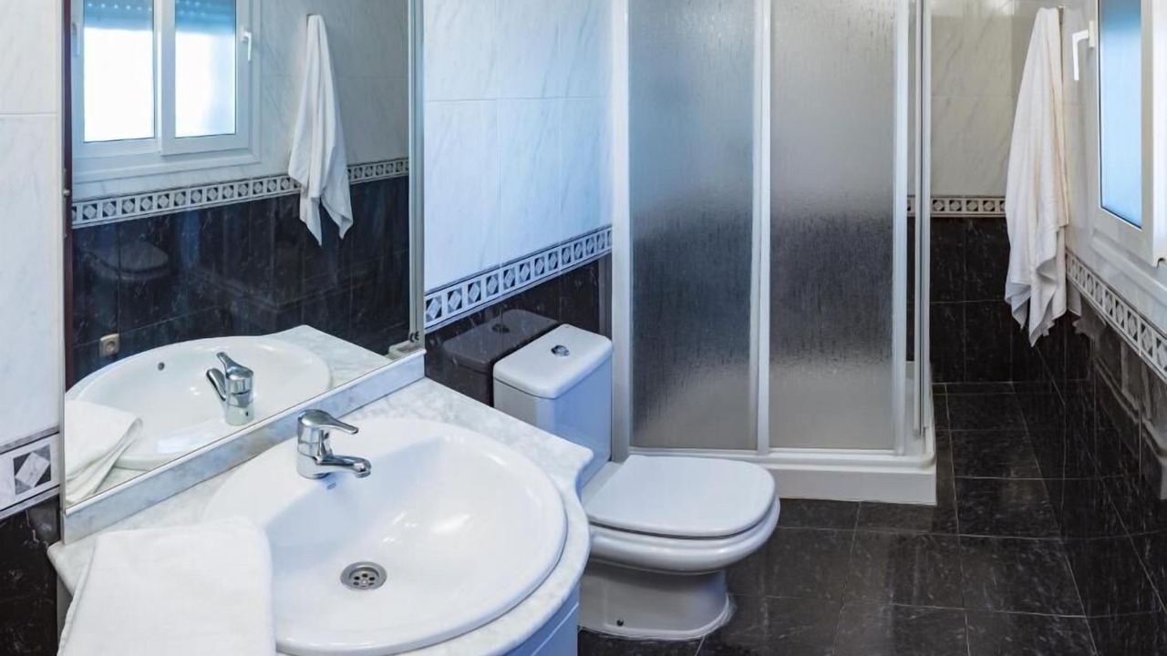 Photo of Bathroom in La Florida