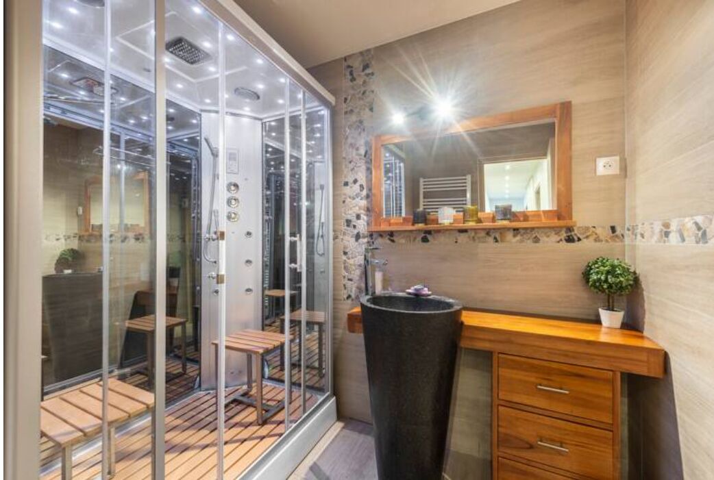 Photo of Bathroom in Etrembieres