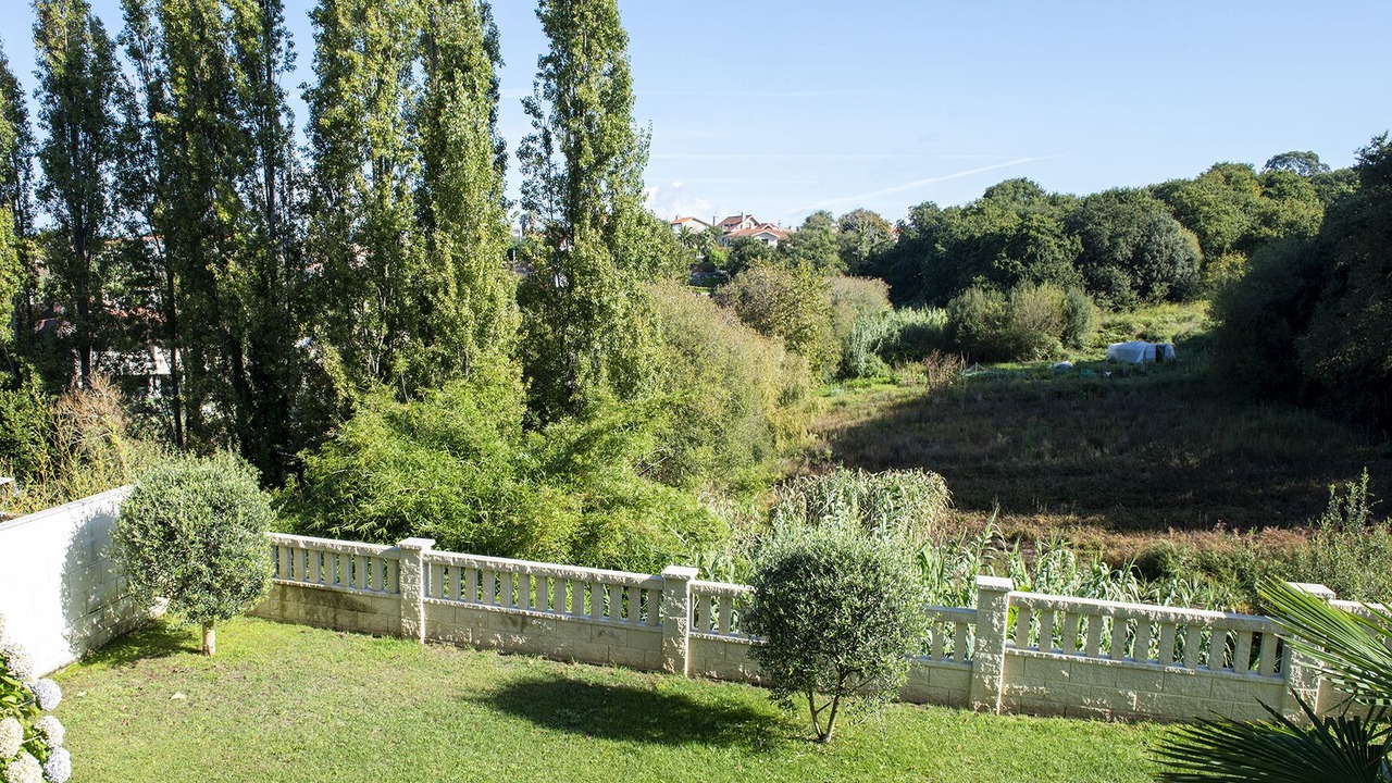 Photo of Outdoor in Saians