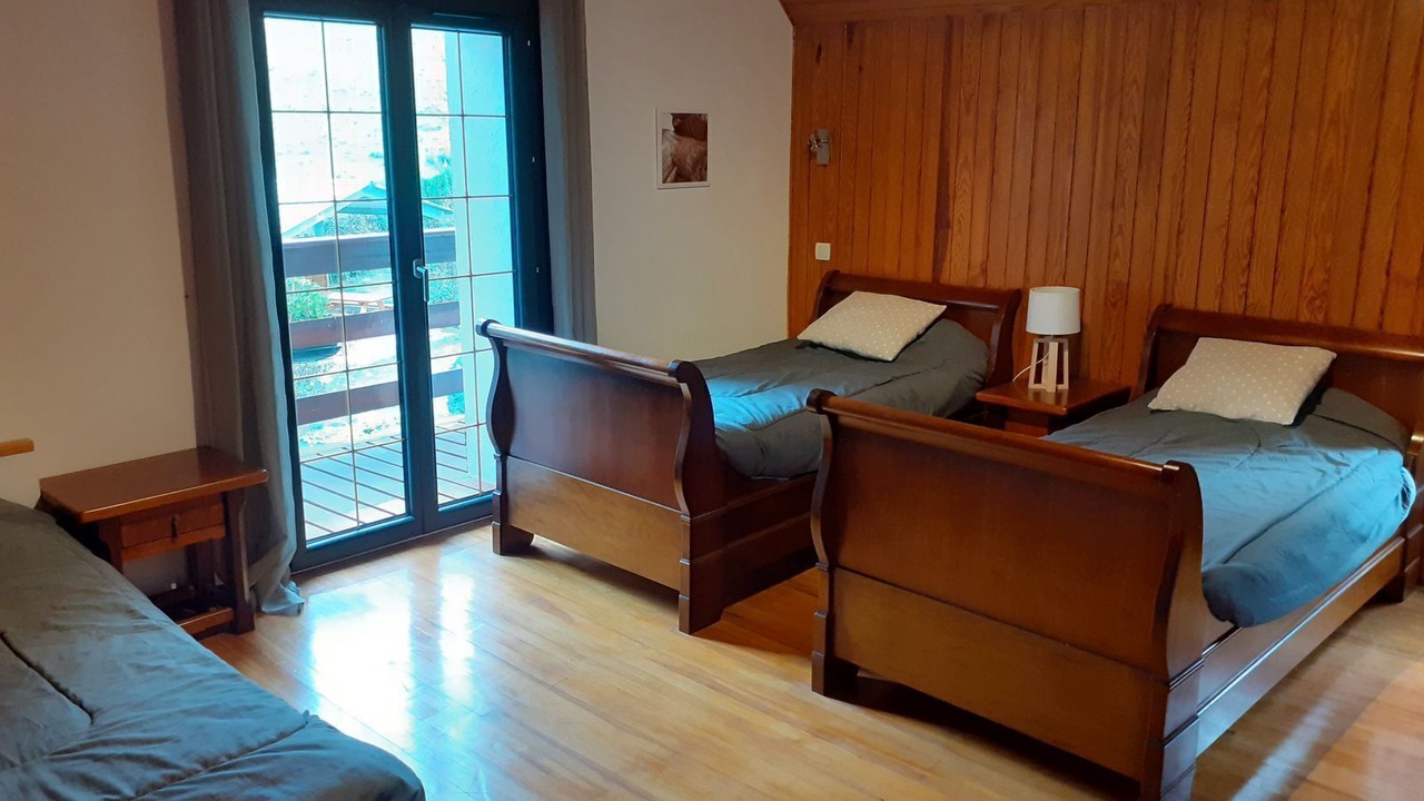 Photo of Bedroom in Campan