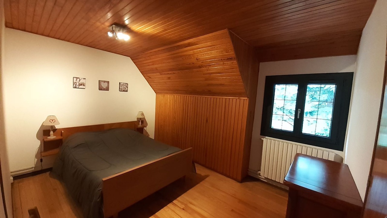 Photo of Bedroom in Campan