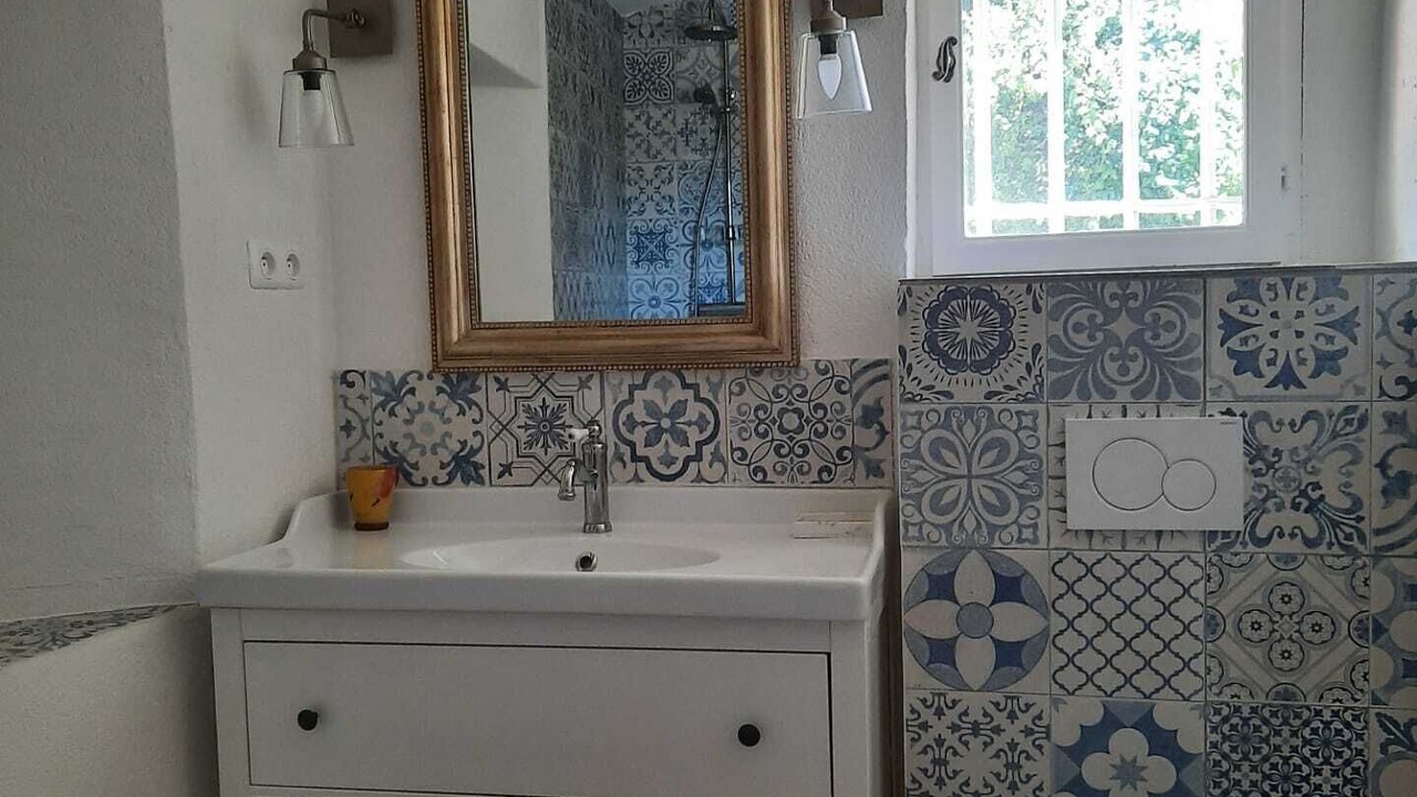 Photo of Bathroom in La Capelle-et-Masmolene