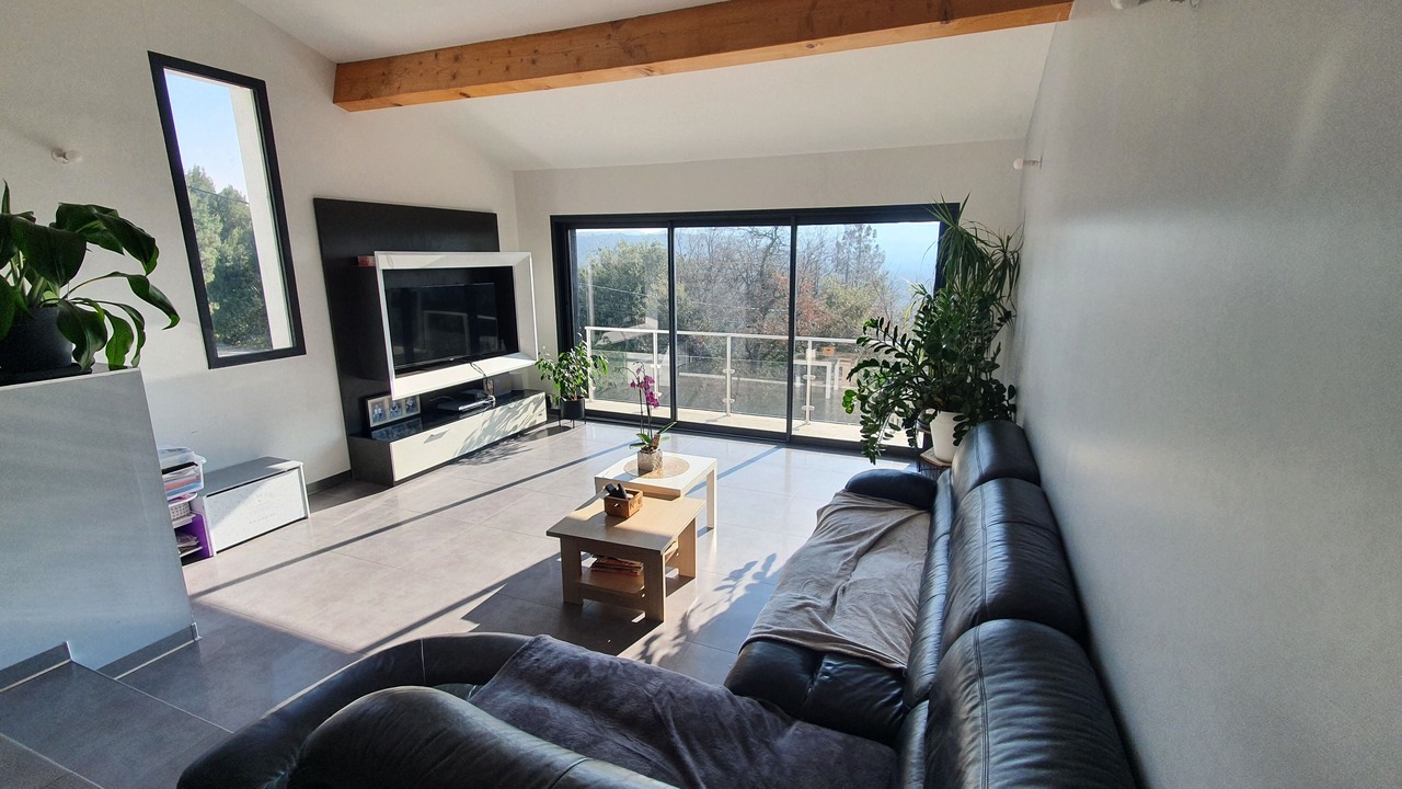 Photo of Livingroom in Saint-Julien-de-Peyrolas