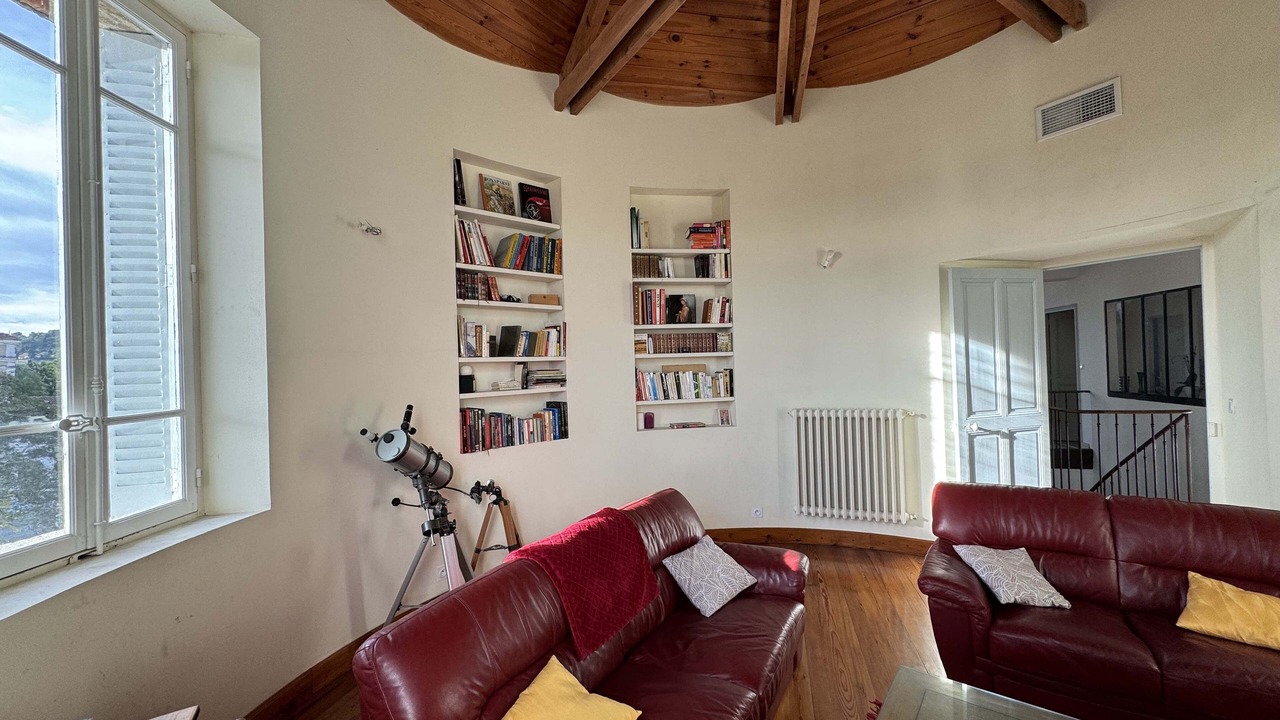 Photo of Livingroom in Orange